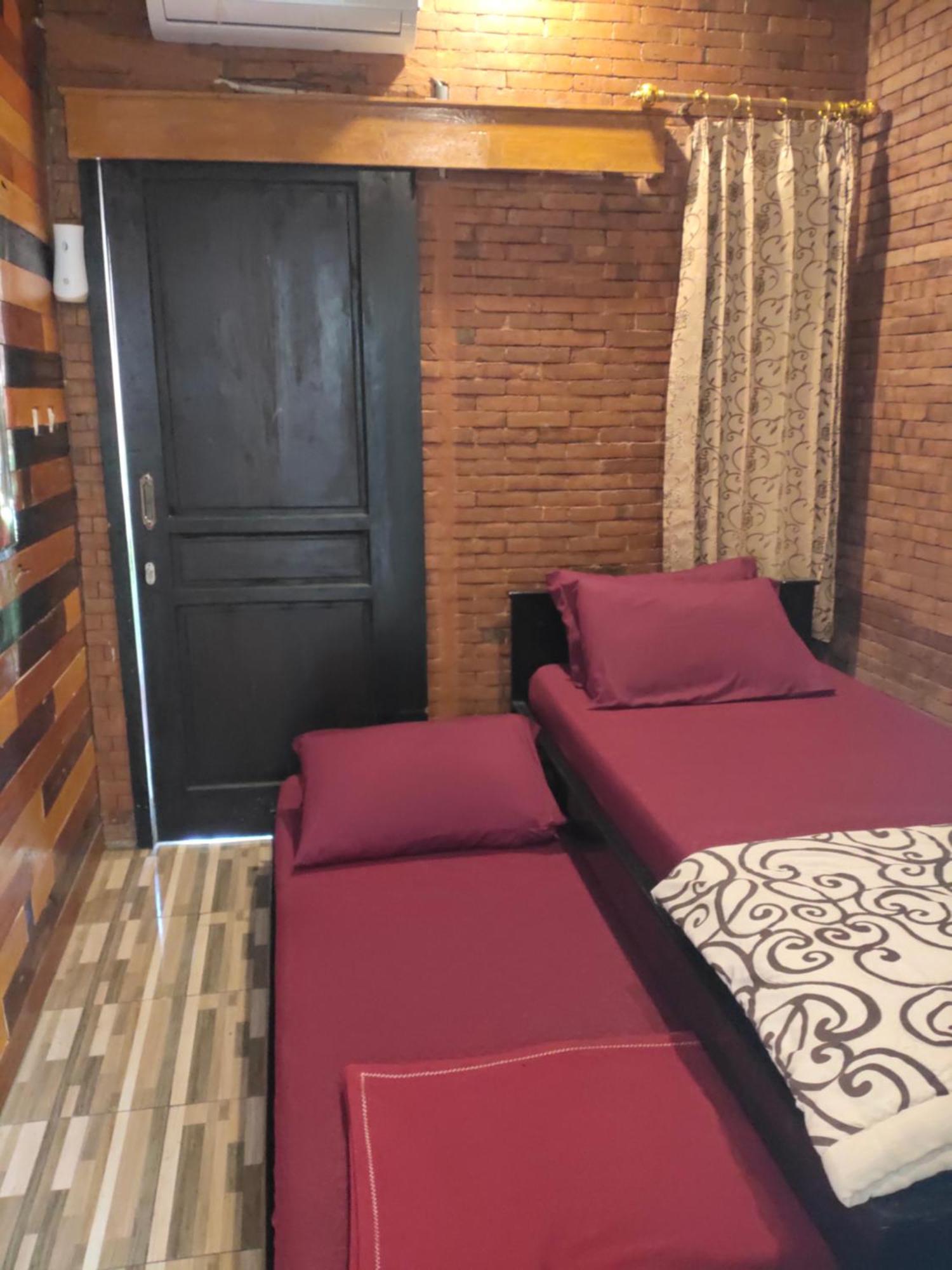 Grha Pawitra Trowulan Appartement Buitenkant foto