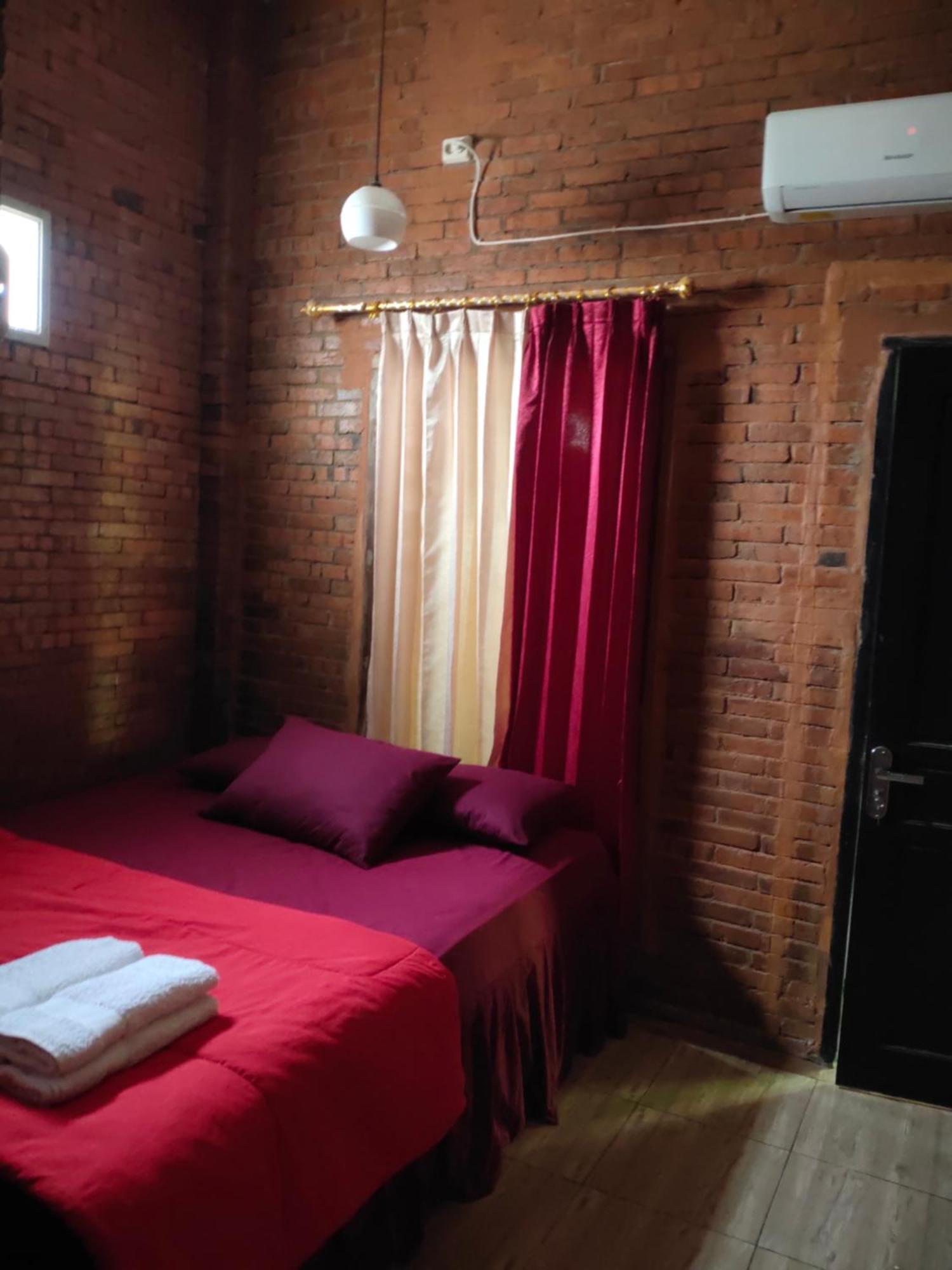 Grha Pawitra Trowulan Appartement Buitenkant foto